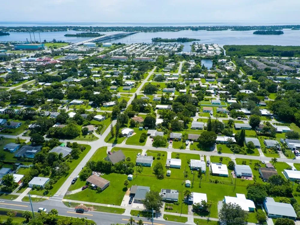 1650 5 Ave Vero Beach, FL 32960