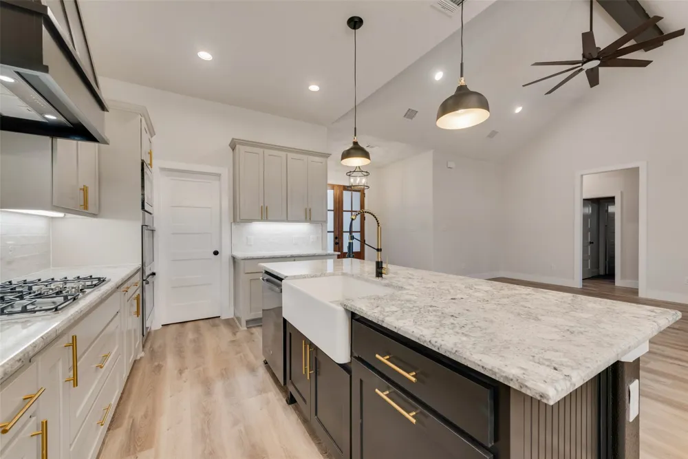 73 Dove Landing Road Valley View, TX 76272