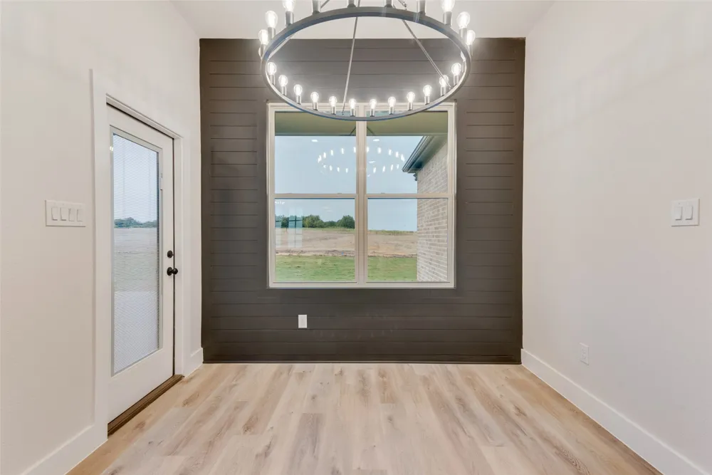 73 Dove Landing Road Valley View, TX 76272