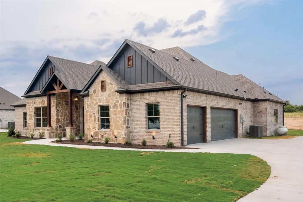 73 Dove Landing Road Valley View, TX 76272