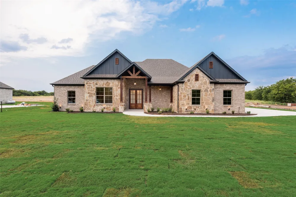73 Dove Landing Road Valley View, TX 76272