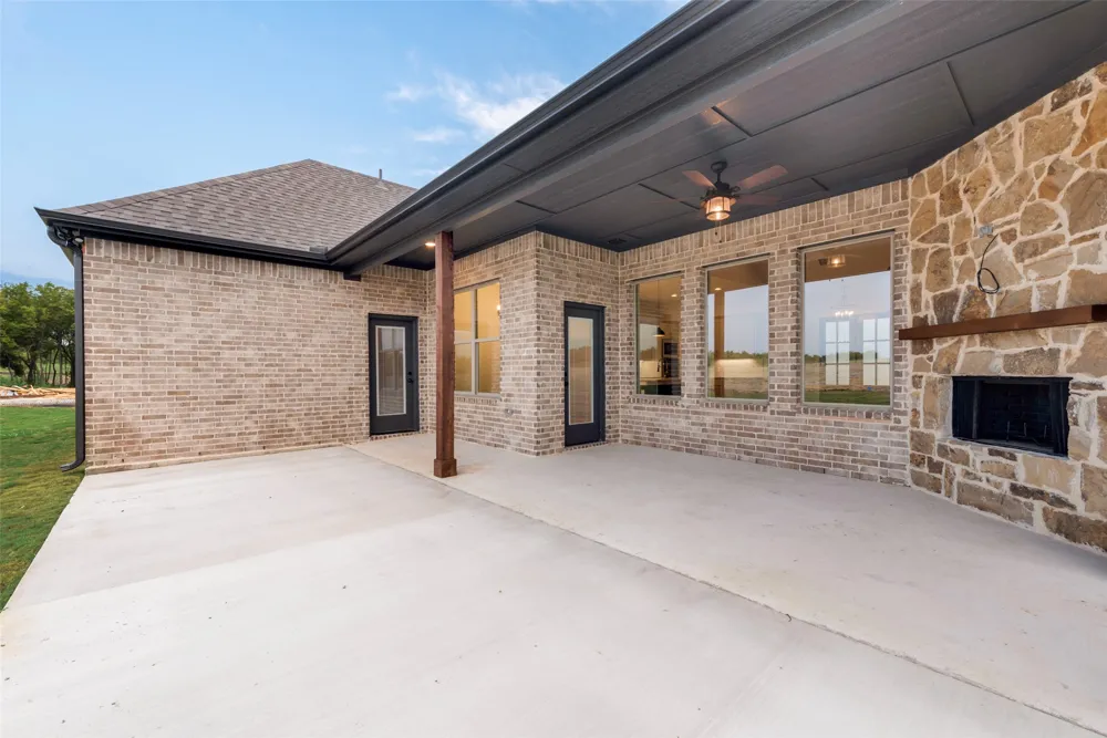 73 Dove Landing Road Valley View, TX 76272