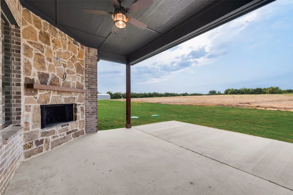 73 Dove Landing Road Valley View, TX 76272