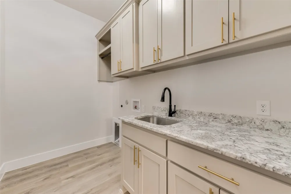 73 Dove Landing Road Valley View, TX 76272