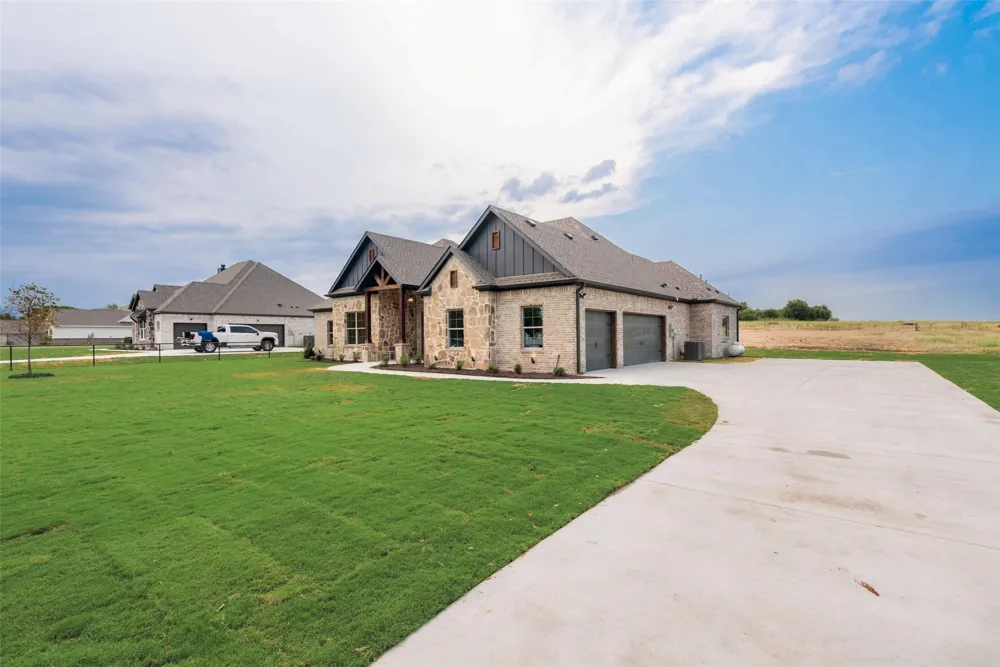 73 Dove Landing Road Valley View, TX 76272