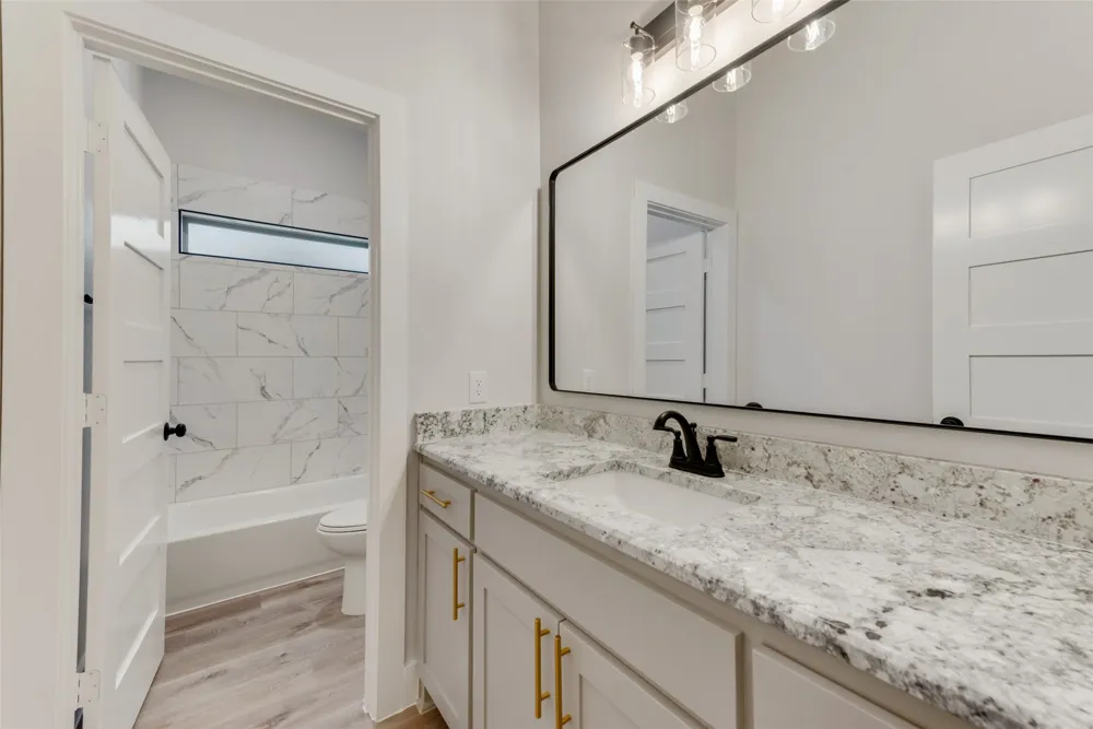 73 Dove Landing Road Valley View, TX 76272