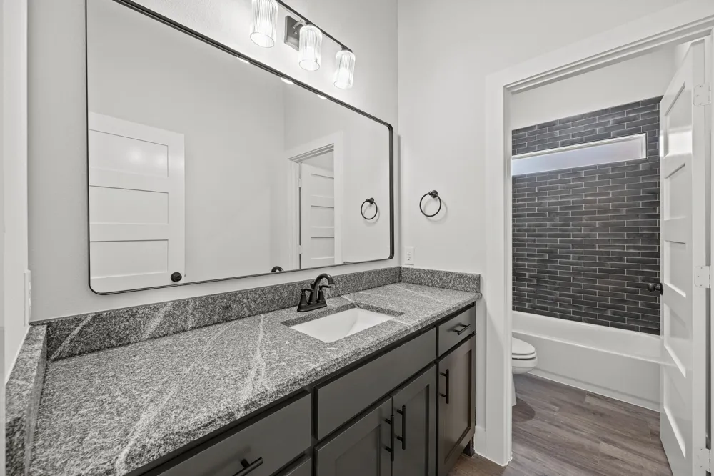 73 Dove Landing Road Valley View, TX 76272