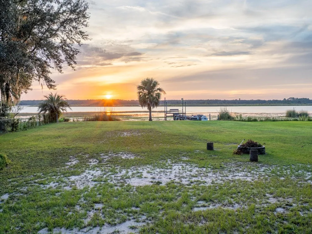 25212 E HIGHWAY 316 Salt Springs, FL 32134