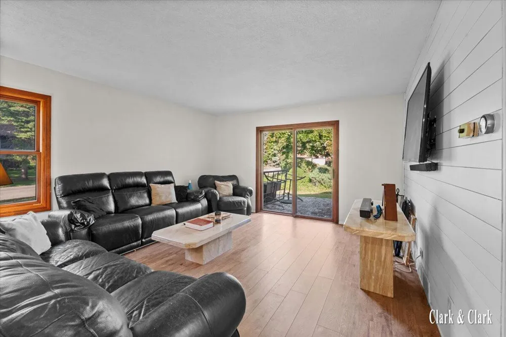 2630 Chatham Woods Drive SE Grand Rapids, MI 49546