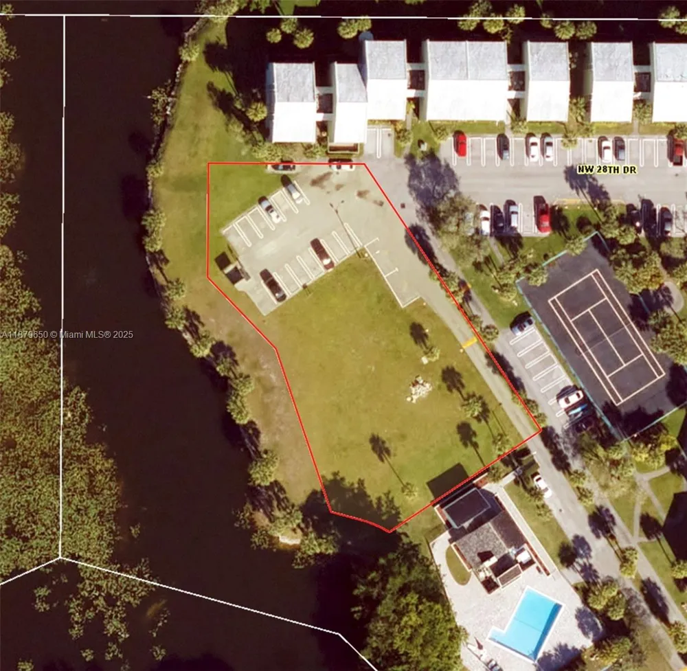 28 Nw Dr Coral Springs, FL 33065