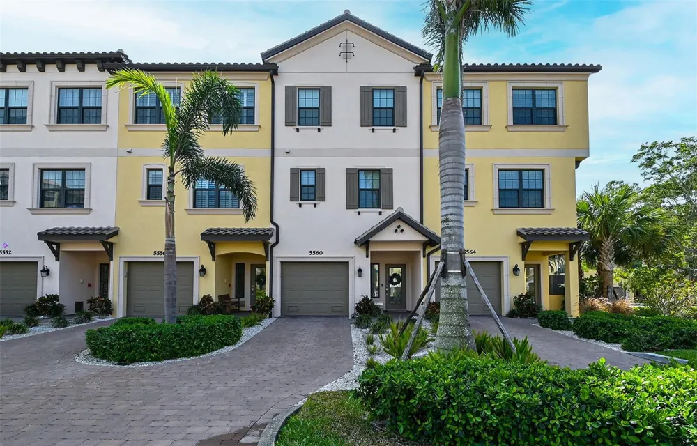 5560 CANNES CIRCLE #3-106 Sarasota, FL 34231