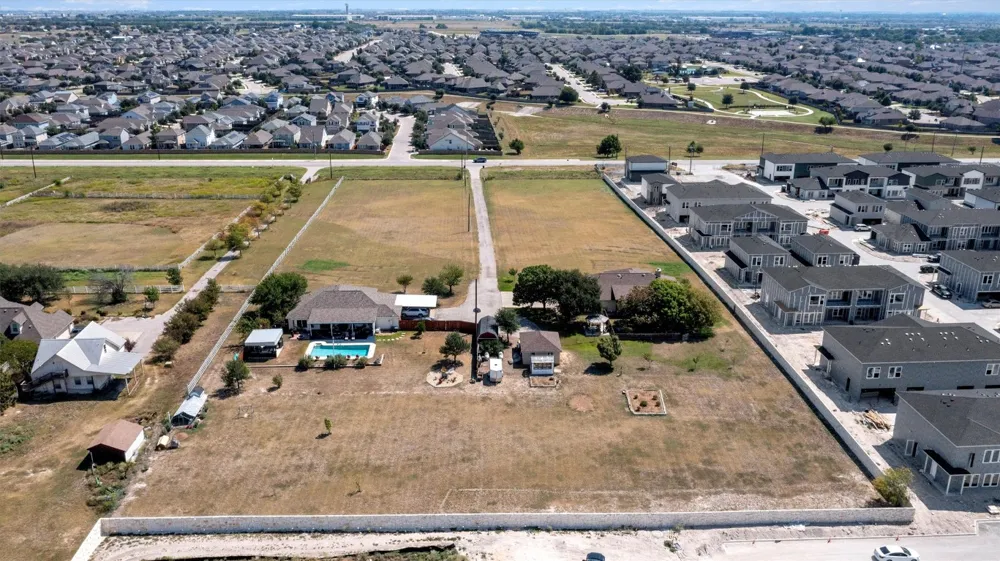 8010 County Road 110 Road Round Rock, TX 78665