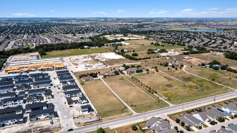 8010 County Road 110 Road Round Rock, TX 78665