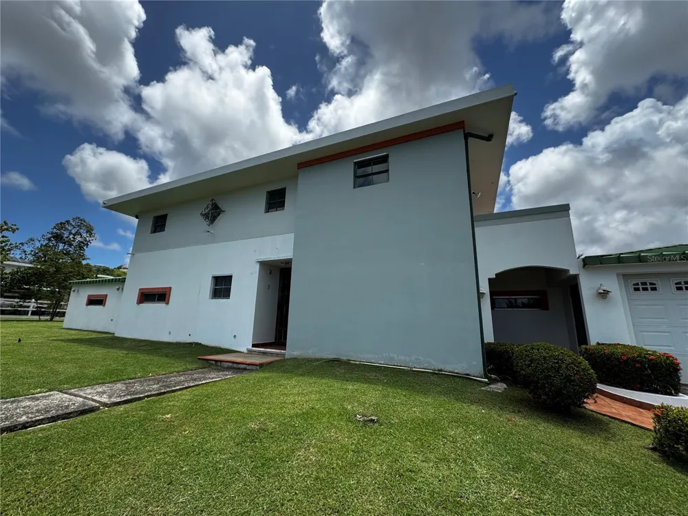 Ave. Hacienda Margarita URB. HACIENDA MARGARITA #8 Luquillo, PR 00773