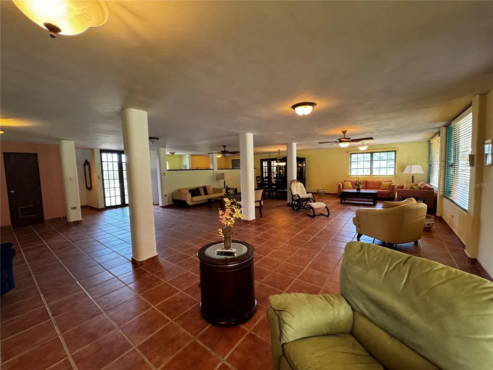 Ave. Hacienda Margarita URB. HACIENDA MARGARITA #8 Luquillo, PR 00773