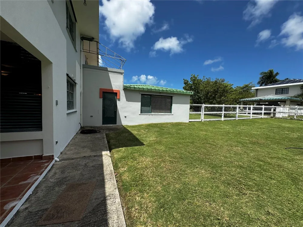 Ave. Hacienda Margarita URB. HACIENDA MARGARITA #8 Luquillo, PR 00773