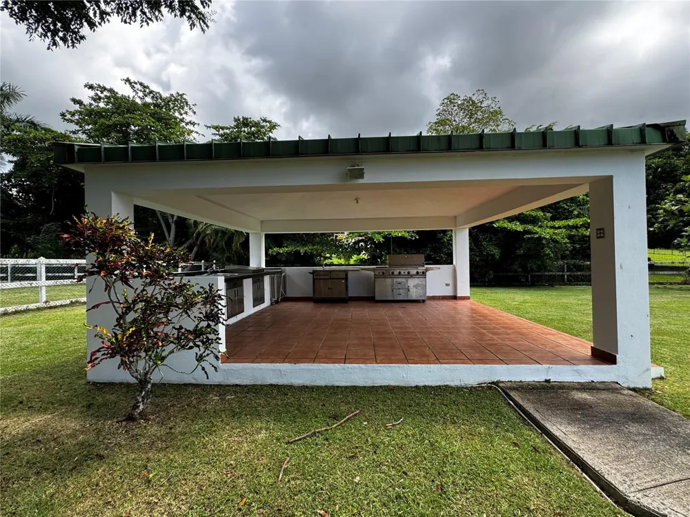 Ave. Hacienda Margarita URB. HACIENDA MARGARITA #8 Luquillo, PR 00773