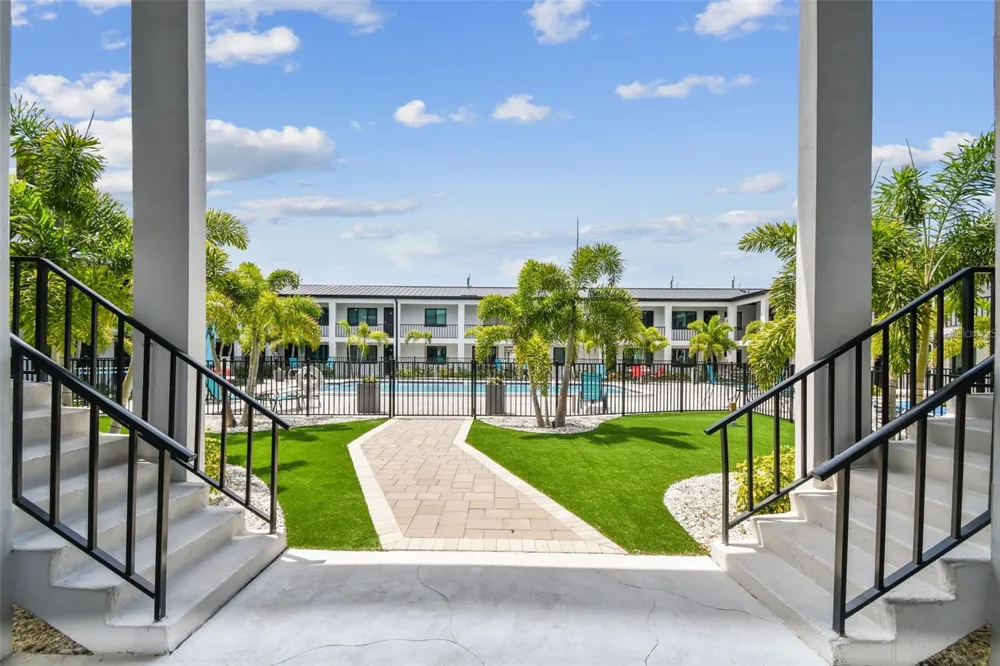 2942 W BAY DRIVE #2 Belleair Bluffs, FL 33770