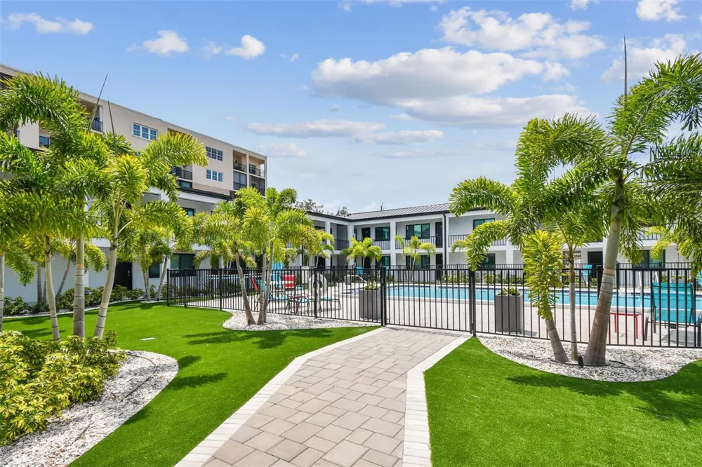 2942 W BAY DRIVE #2 Belleair Bluffs, FL 33770