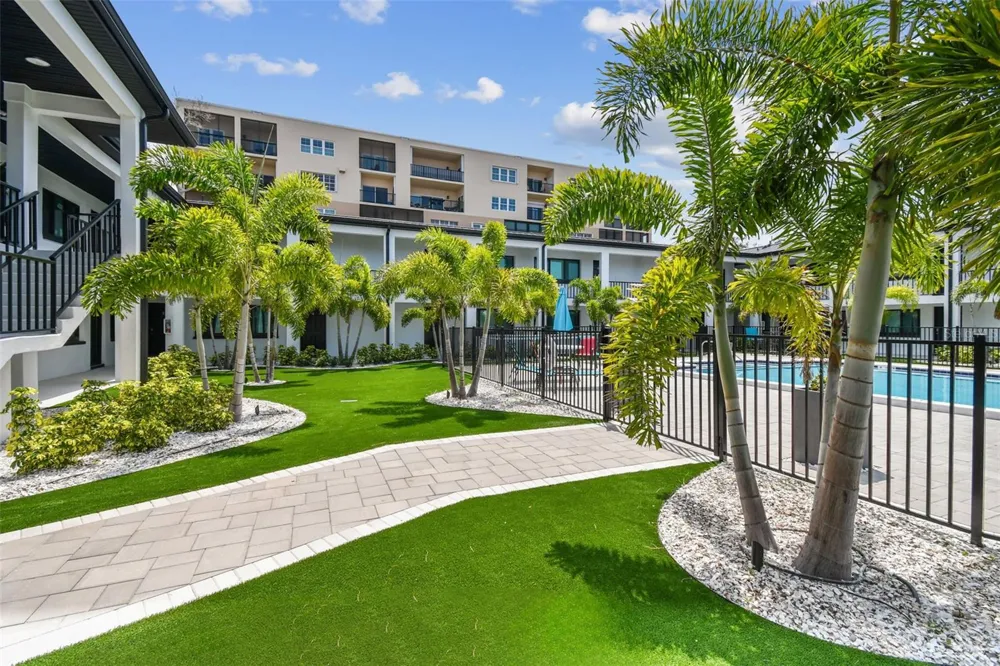 2942 W BAY DRIVE #2 Belleair Bluffs, FL 33770