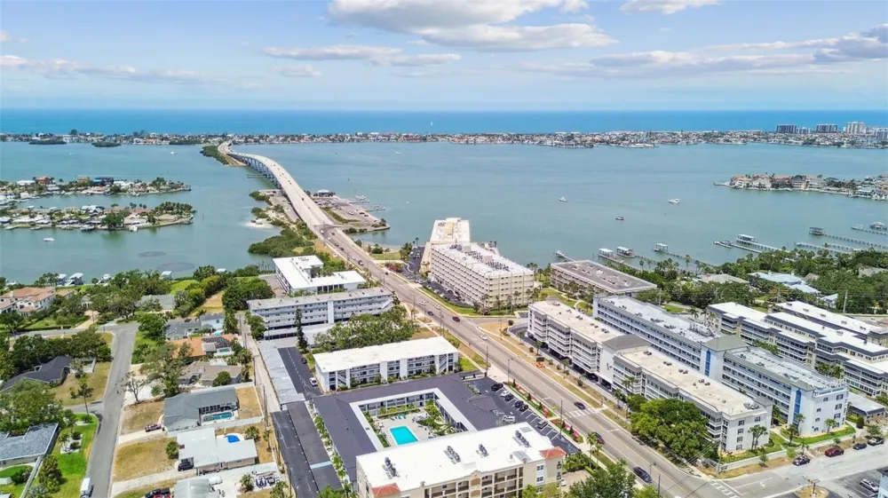 2942 W BAY DRIVE #2 Belleair Bluffs, FL 33770