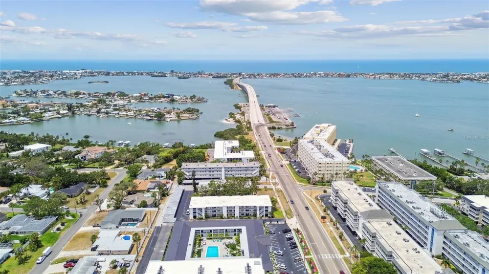 2942 W BAY DRIVE #2 Belleair Bluffs, FL 33770