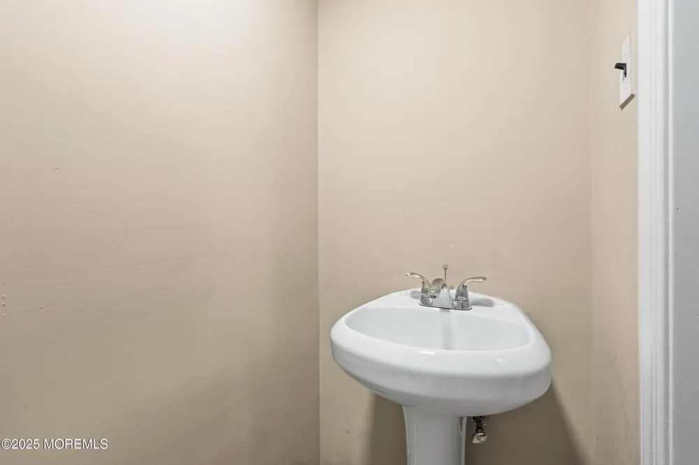 514 Deal Road Oakhurst, NJ 07755