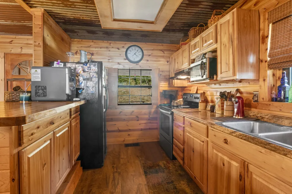 229 County Rd 3637 Jefferson, TX 75657