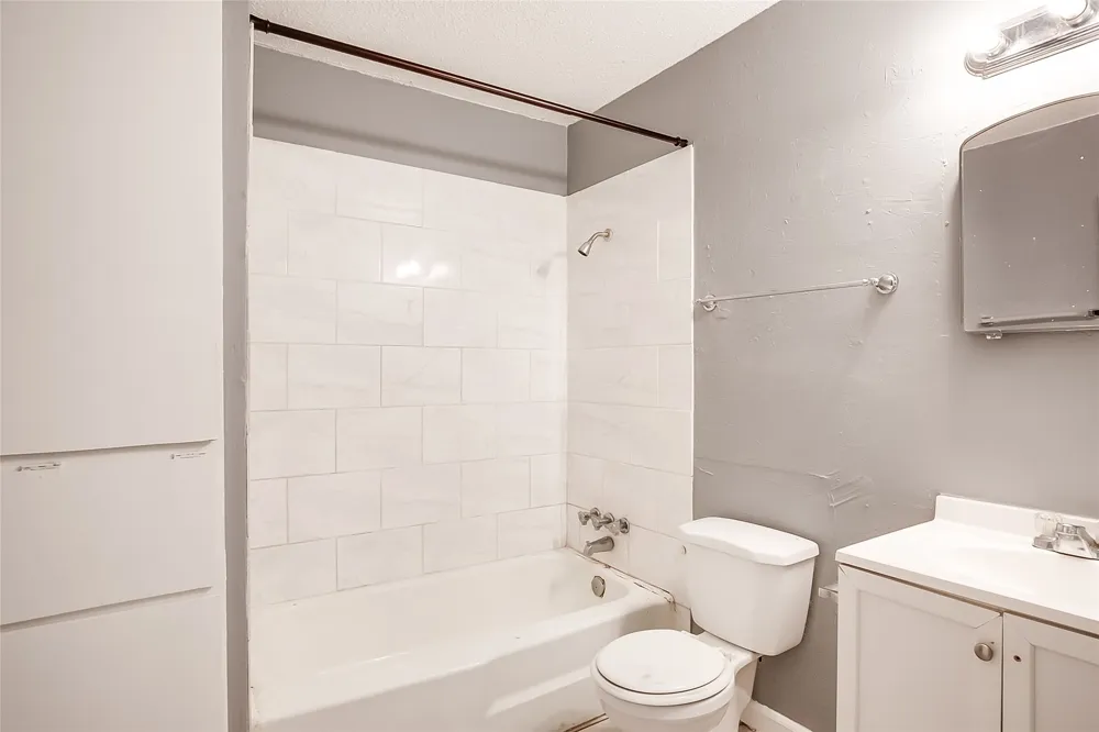 2215 Missionhill Drive #104 Austin, TX 78741