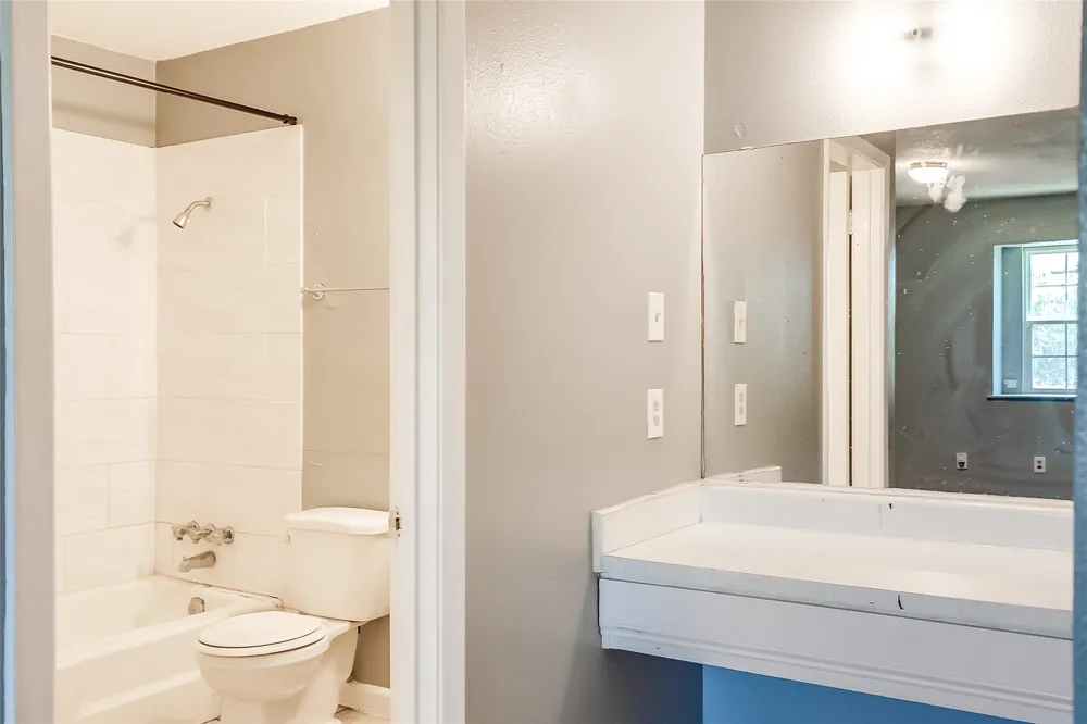 2215 Missionhill Drive #104 Austin, TX 78741