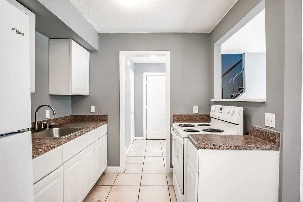 2215 Missionhill Drive #104 Austin, TX 78741