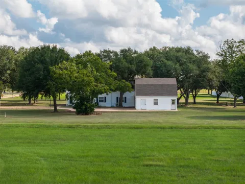 1713 Woody Lane