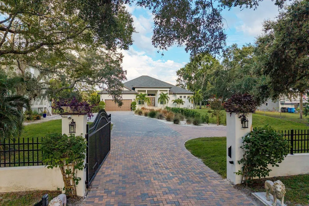 7811 BAY DRIVE #A Tampa, FL 33635