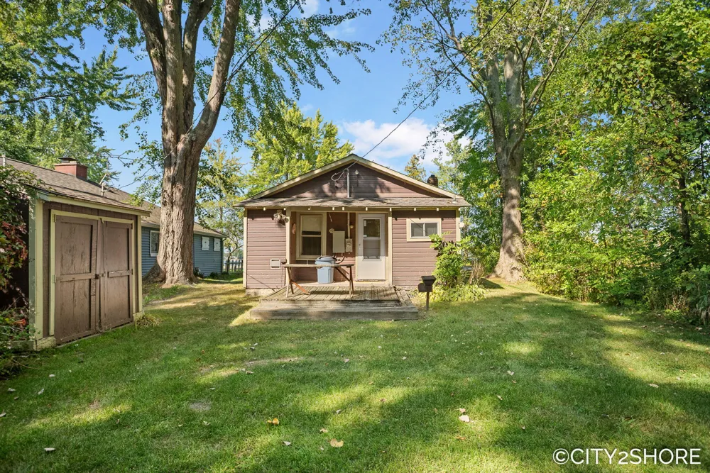 5964 122nd Avenue Fennville, MI 49408