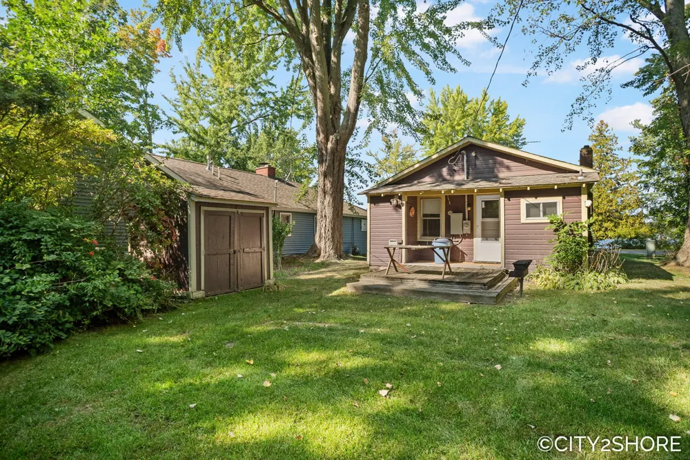 5964 122nd Avenue Fennville, MI 49408