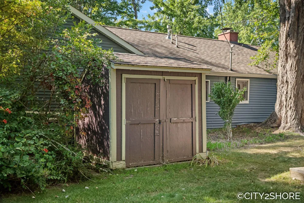 5964 122nd Avenue Fennville, MI 49408