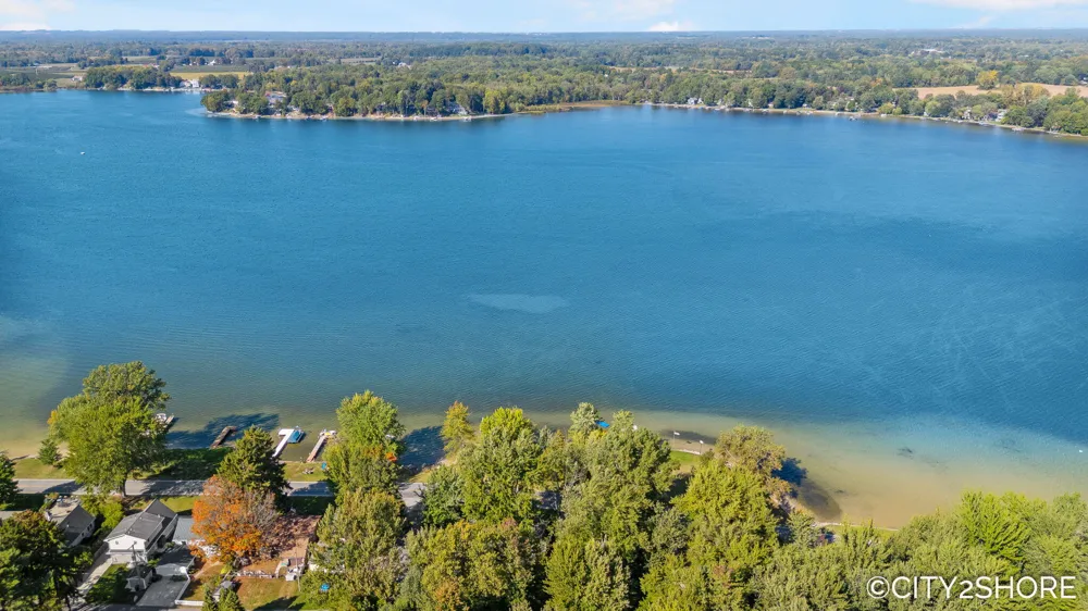 5964 122nd Avenue Fennville, MI 49408