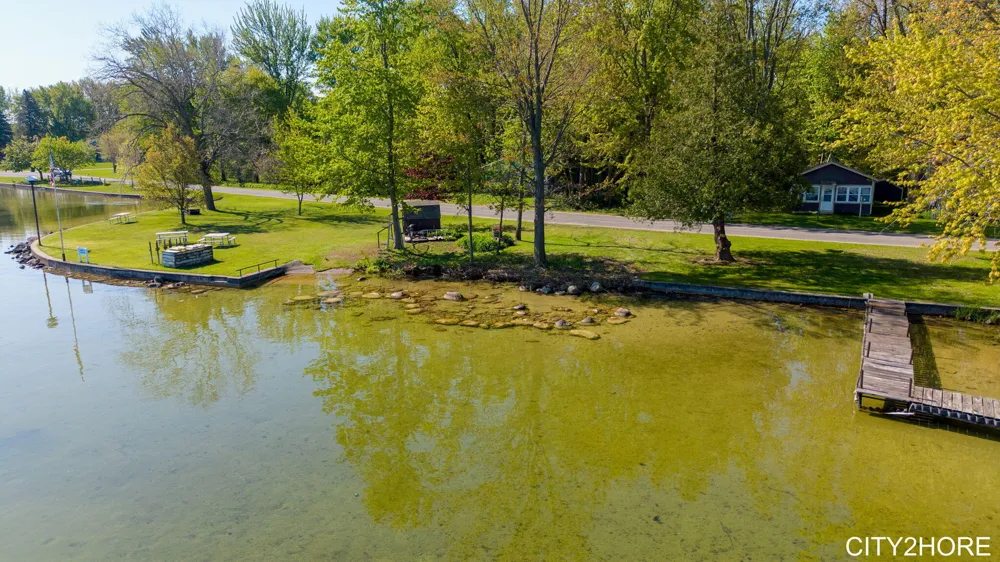 5964 122nd Avenue Fennville, MI 49408