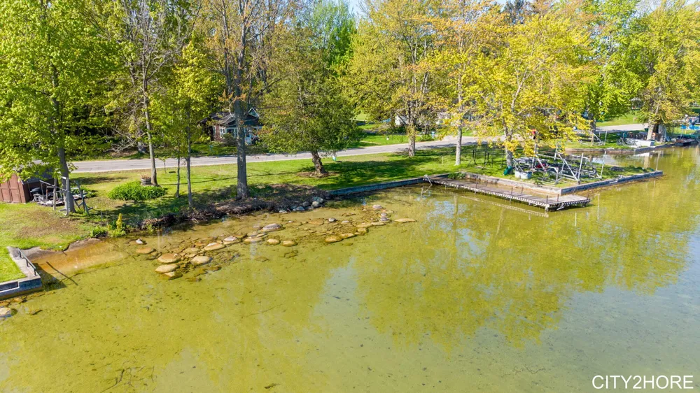 5964 122nd Avenue Fennville, MI 49408