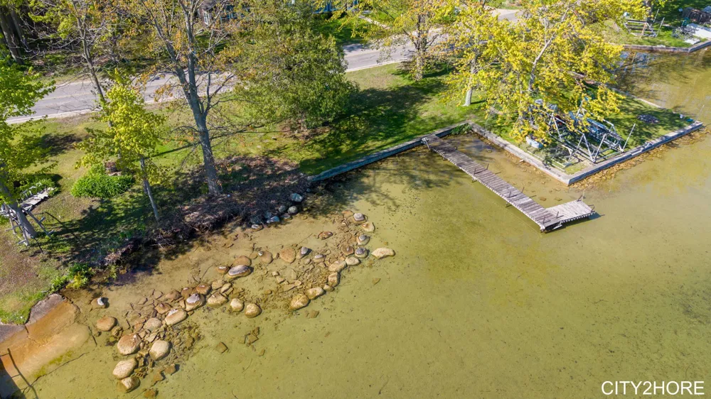5964 122nd Avenue Fennville, MI 49408