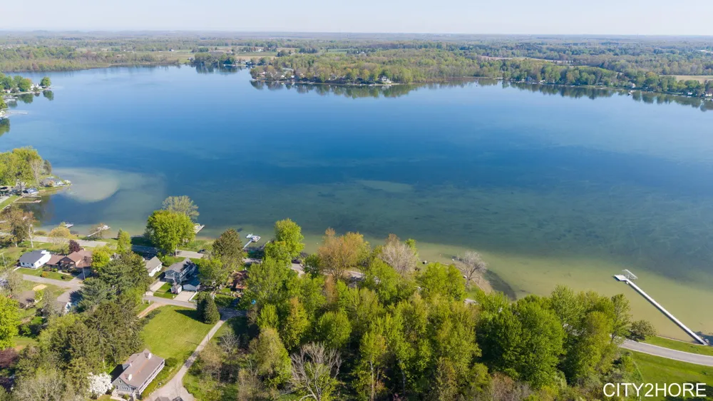 5964 122nd Avenue Fennville, MI 49408
