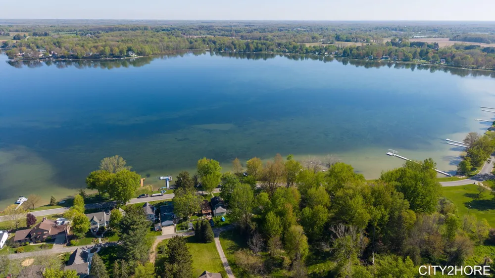 5964 122nd Avenue Fennville, MI 49408