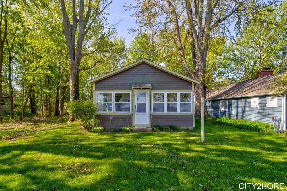 5964 122nd Avenue Fennville, MI 49408