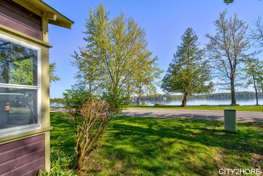 5964 122nd Avenue Fennville, MI 49408