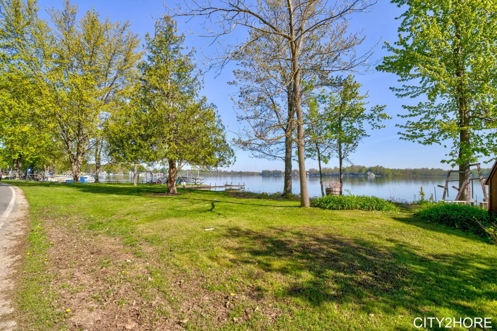 5964 122nd Avenue Fennville, MI 49408