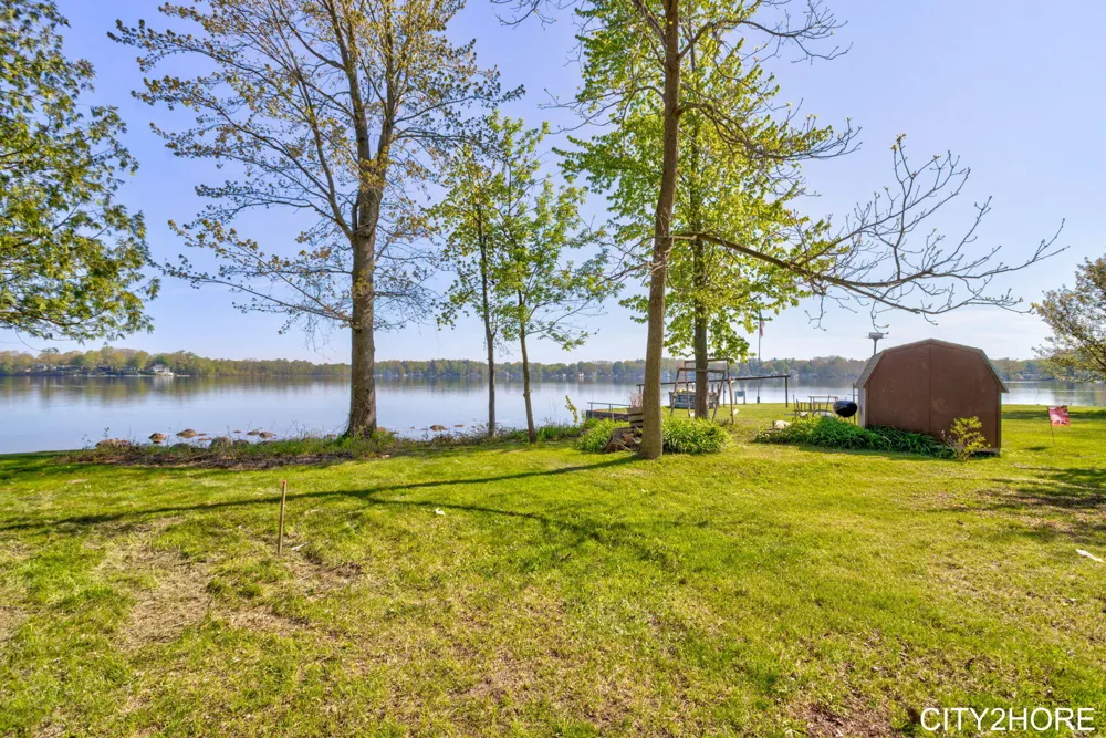 5964 122nd Avenue Fennville, MI 49408