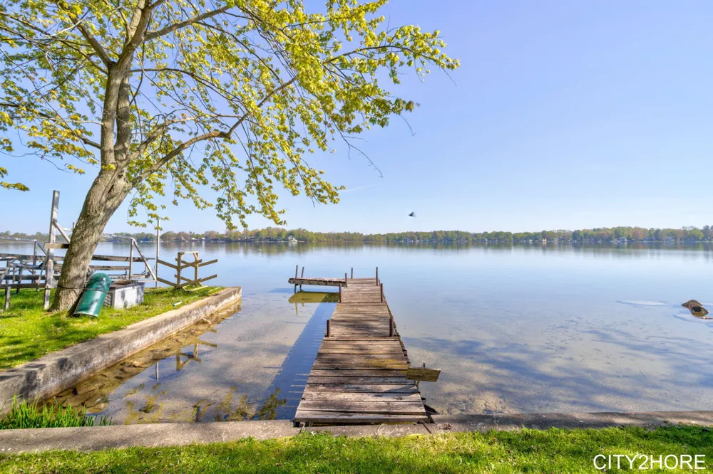 5964 122nd Avenue Fennville, MI 49408