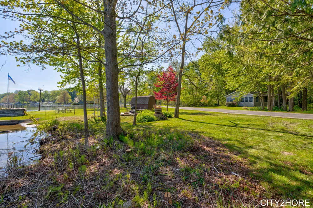 5964 122nd Avenue Fennville, MI 49408