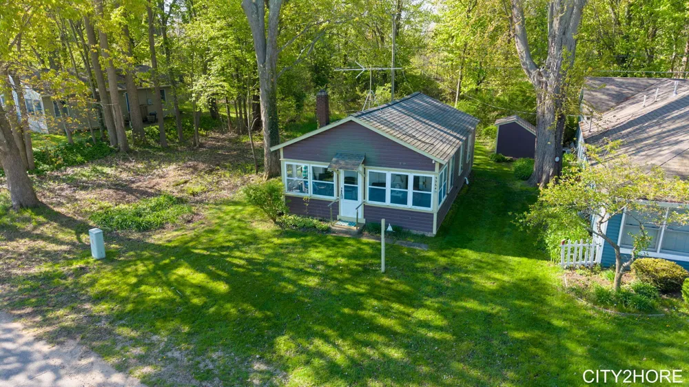 5964 122nd Avenue Fennville, MI 49408