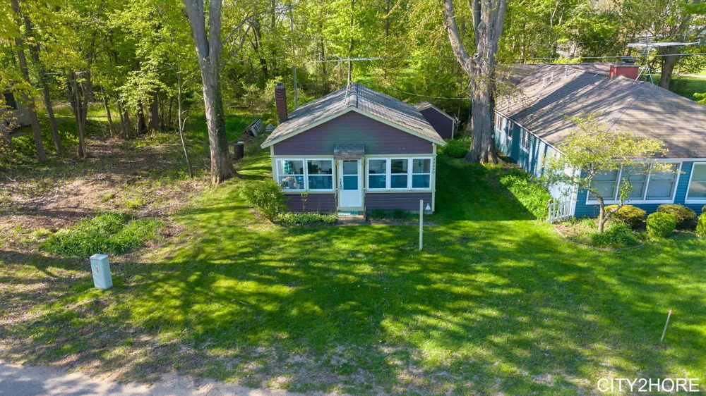 5964 122nd Avenue Fennville, MI 49408